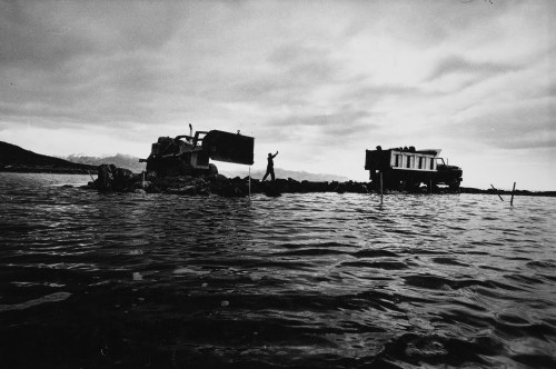 grupaok: Robert Smithson, Spiral Jetty under construction, Rozel Point, Great Salt Lake, 1970. Photo