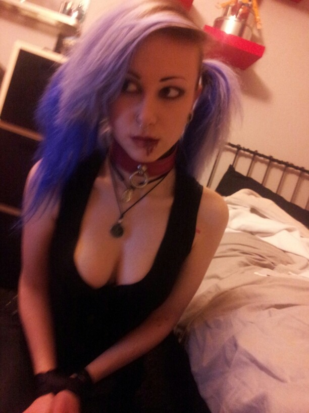 kinkyselfshot:  daddyknowsbestx:  Training a dear submissive friend in order to find