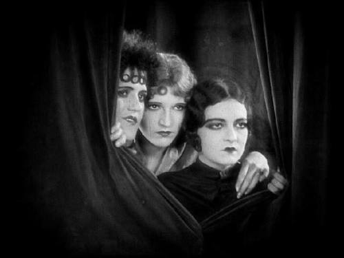 Gertrude Short, Renee Adoree, and Edna Tichenor.https://painted-face.com/