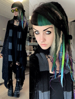 psychara:  Today’s school outfitttt. Loooove my new sunglasses! Unfortunately there is no sun.Mixed Efflorescent Dreams dreads with Peacock Dreams dreads andMonarch Dreads! 