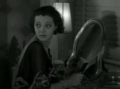 Sylvia Sydney looking over her shoulder in Merrily We Go to Hell (1932) just cuz.