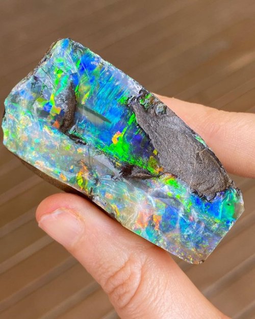 geologyin-blog:Gorgeous boulder opal from Yaraka, Queensland, Australia.Photo: Broken River Mining