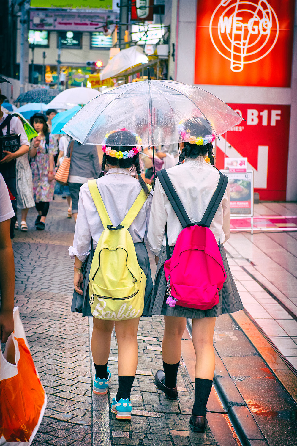 tokyo-fashion:  Rainy day and evening in Harajuku today meant less crowds on the