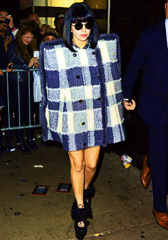 gagaroyale:  Photos of Gaga arriving at GMA studios earlier.