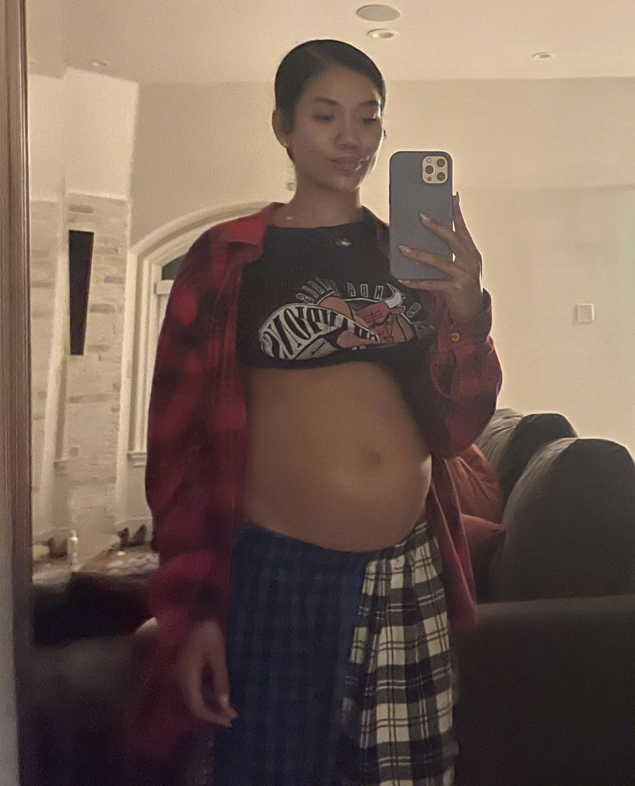 loversinthebodega:Jhene Aiko’s bump dump