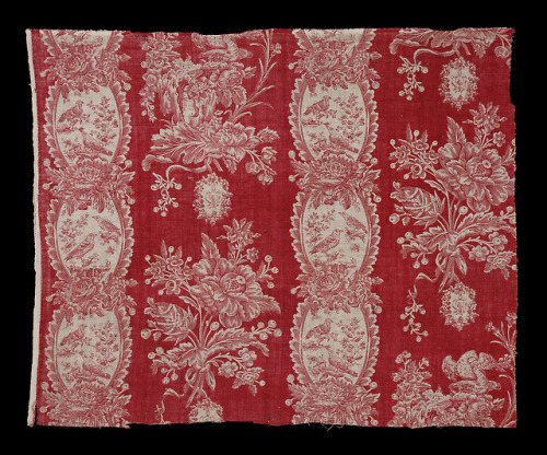 heaveninawildflower:18th century printed cotton textiles (French).Images and text information courte