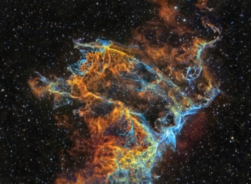 Veil Nebula Detail (IC 340) by J P Metsävainio [940×692]