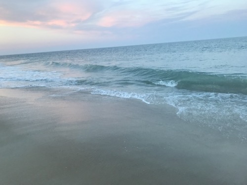 brattykiitten: i’m just tryna never leave the beach ⛅️🌊 ig: brattykiitten