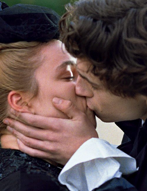 AMY And LAURIE In Little Women (2019)