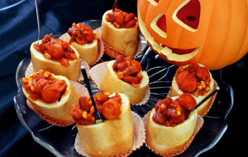 ghoulstiels:  diamondheroes:  Some Spooky Recipes:  Cheesy Hot Dog Mummy Rolls  Vampire Mouth Marshm