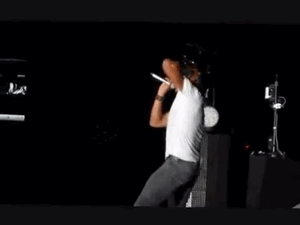 farmchica:  aandalltheselittlethingss:  alot-of-hope:  no luke bryan you shake it