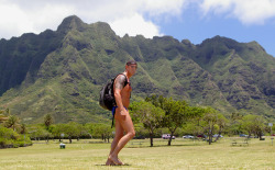 thong-jock:  Hawaii thonging