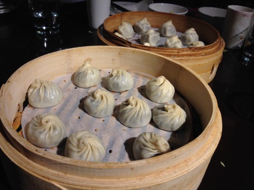 fatandfatter:  Dinner 5/18/2014: Din Tai Fung, 2621 NE 46th Street, Seattle Shared: Pork buns, 