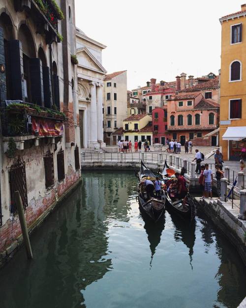 overcalm:
“Venice is probably one of the most beautiful cities in the world. 🎭🚤🇮🇹
”