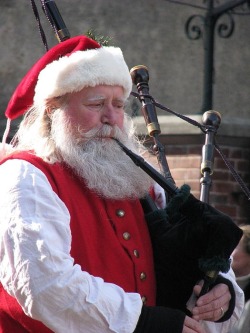 51percentgent:  Santa on the pipes :) 