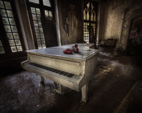 Great White (Abandoned manor house) by Andre Govia 