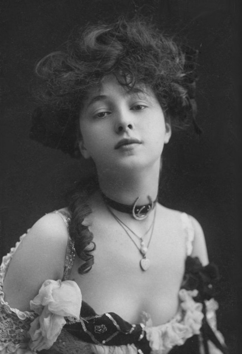 Evelyn Nesbithttps://painted-face.com/