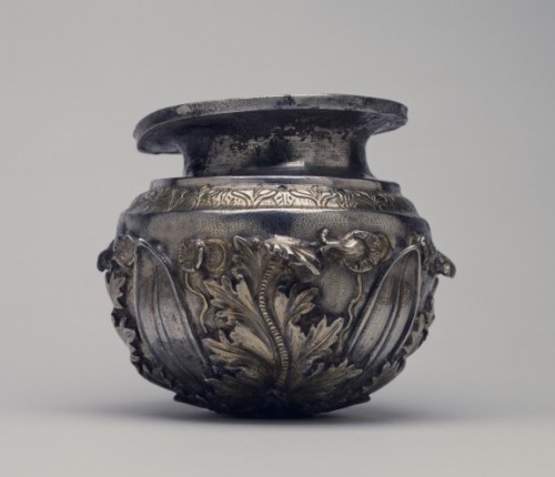 ancientpeoples: Silver Vessel with leaf ornament Hellenistic Greek c. 250-100 BC This lavishly decor