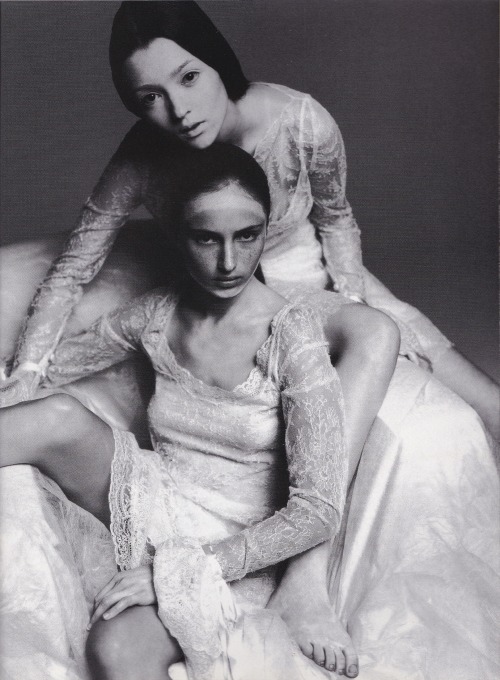 80s-90s-supermodels:  “Lightness Shining White Mat”, Vogue Italia, September 1997Photographer : Satoshi SaikusaModels : Audrey Marnay & Katy Braitman 