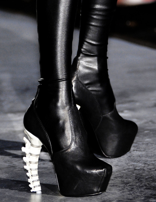 Porn Pics telojuropordior:    details at dsquared2