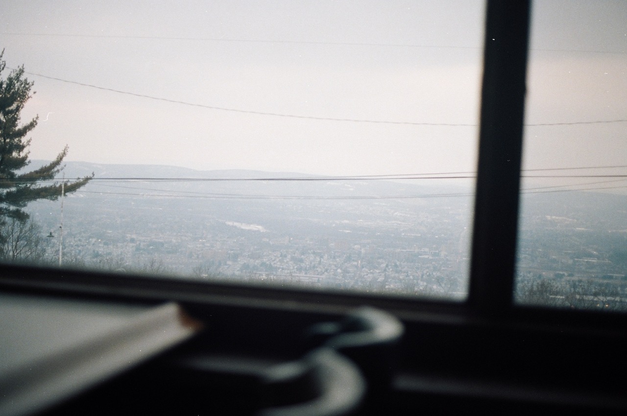 dressingcold:  Tigers Jaw “Hum” video shootWilkes-Barre, PAMarch 2014Website