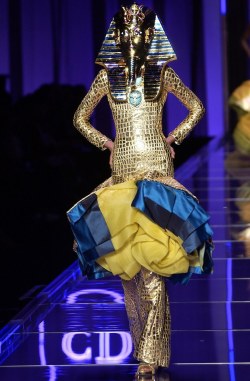 louisvuitttonn:  Christian Dior Spring ‘04 Couture