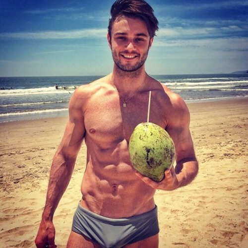 sorrygirlsisuckcock:  http://sorrygirlsisuckcock.tumblr.com/
