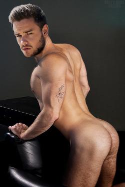  Liam Payne wants someone to spread his ass cheeks wide and tongue fuck his hairy manhole 