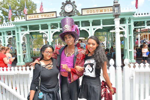 minnanohime: me and @oremi had so much fun at disneyland on Thursday! We met many disney characters