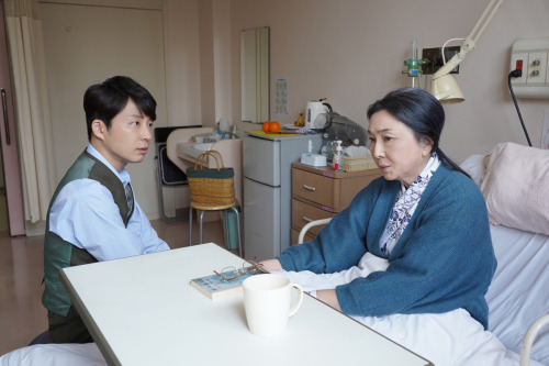 Gen Hoshino (星野源) and Meiko Kaji (梶芽衣子) in a press photo for The Voice Of Sin (罪の声), directed by Nobuhiro Doi (土井裕泰). Being released in Japan today, I believe.
http://fuckyeahmeikokaji.tumblr.com/