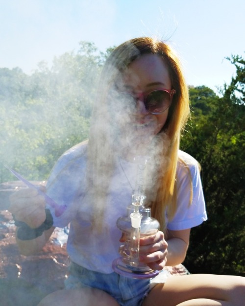 bakedlilbae:dabbing at Stoners Peak 🍯🗻