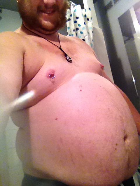 growbretgrow:  Beer bloat, thanks to a friend and several brews. :)