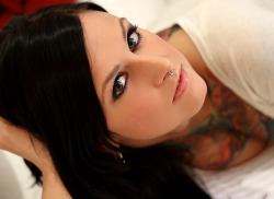 altmodelgirlcrush:  Corgan Suicide