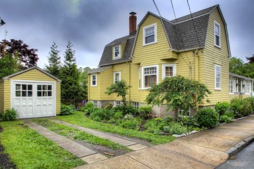 househunting: $485,000/3 br/1360 sq ftNewport, RI built in 1900