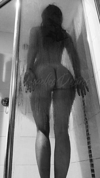 daniellesdesires:Warm water beating down on my skin. So relaxing.Wow…. You look amazing!