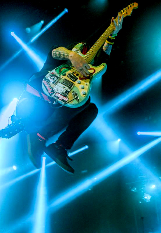 greendaystack:  Green Day live at Barclays Center in Brooklyn, NY (April 07, 2013)