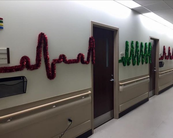 thewightknight:  Hospital holiday decorating (x) 
