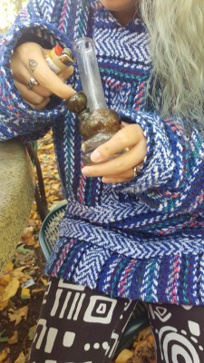 hippie-qt:Come smoke and be a dork with me