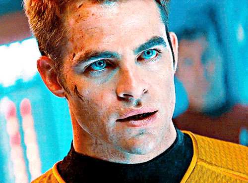 trekgifs: Chris Pine as James T. Kirk | Star Trek Into Darkness (2013)