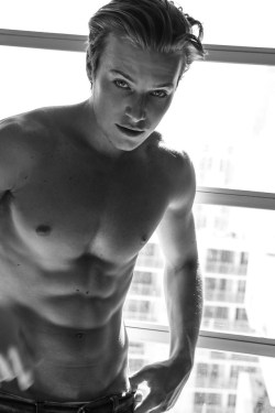 lesguys:  Jake Cassar by Jake Senfeld