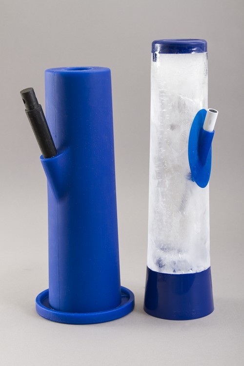 ganjaparade:  This mold makes you a bong made out of ice… I love stoner technology.