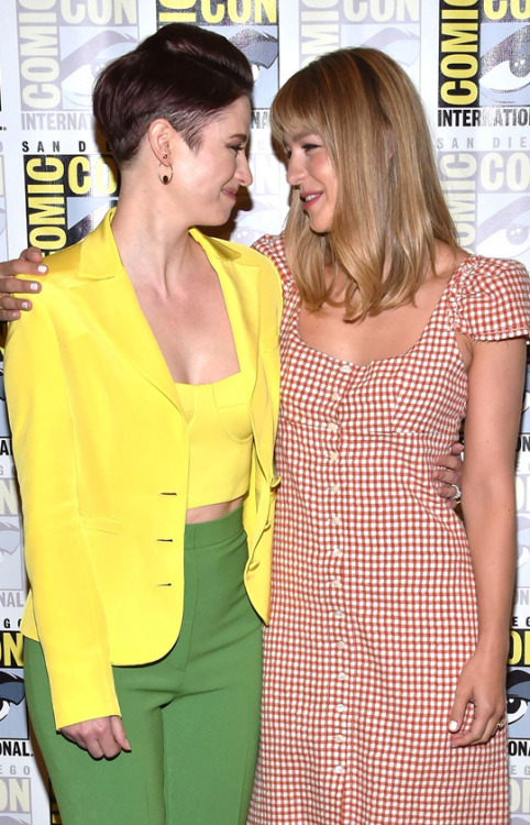 dailycwsupergirl:Melissa Benoist and Chyler Leight at SDCC 2019