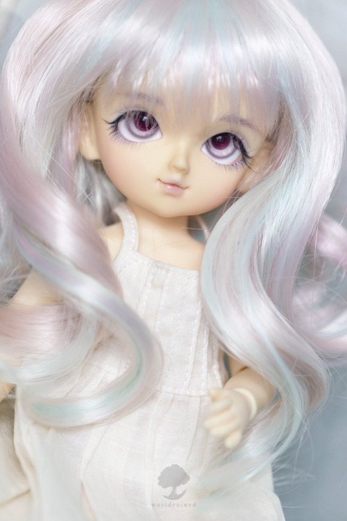 iridescent cotton candyKiKi is a Volk YoTenshi Yuki head, with a faceup by @armeleia , on a Volks Se