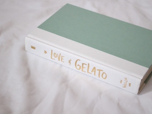 thefaithfulreader:this book is so photogenic ✨