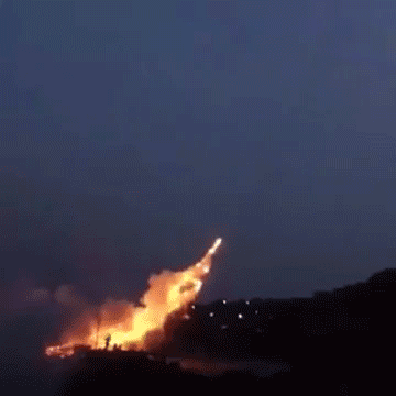 itscolossal:Artist Cai Guo­-Qiang Sends a 500-Meter Ladder of Fire into the Sky Above China