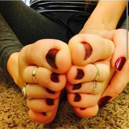 amo los pies femeninos y muchas cosas mas ; )