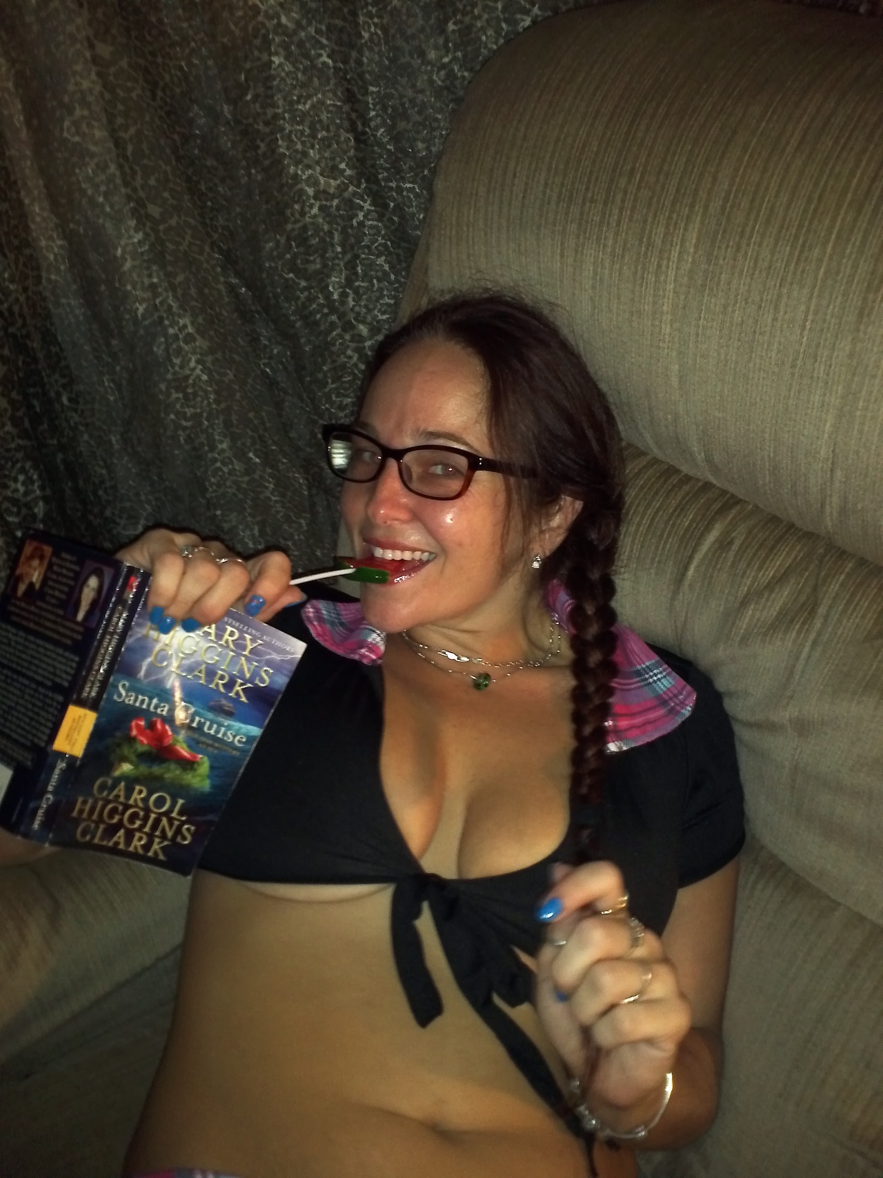 snowflake-vixen:  the-pistol-n-snow-show:  Fuckin sexy!@snowflake-vixen  Daddys girl..