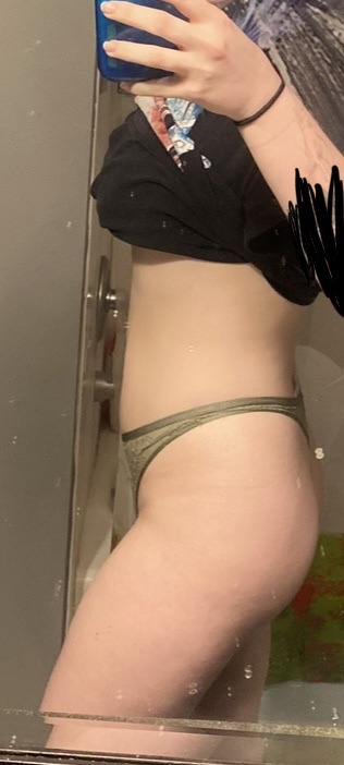 peach-belly:wow. can’t believe I was that skinny in the beginning of 2020. i’ve exploded 🫢 my hips and belly button don’t even look like the same body anymore. my tits are so heavy and sag. I’m outgrowing my 38D bra. my gut makes buttoning