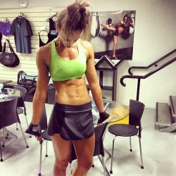 Fitgymbabe:  Follow Fit Gym Babes To Get All Fitblr / Fitspo On Your Dashboard! 