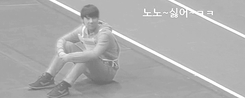 zebraljoe:  Sunggyu’s response when Inspirits were literally chanting “일어나! 일어나! 일어나!